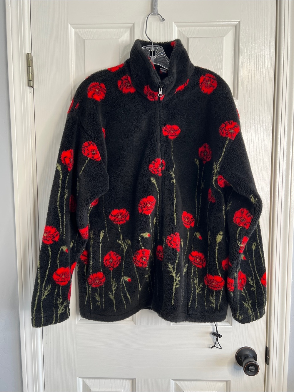 Vintage Mazmania fleece jacket with bold red floral poppy print on black size L